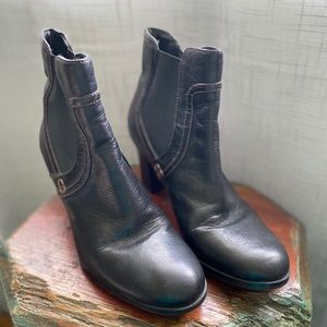 Naturalizar black booties Sz  7.5M